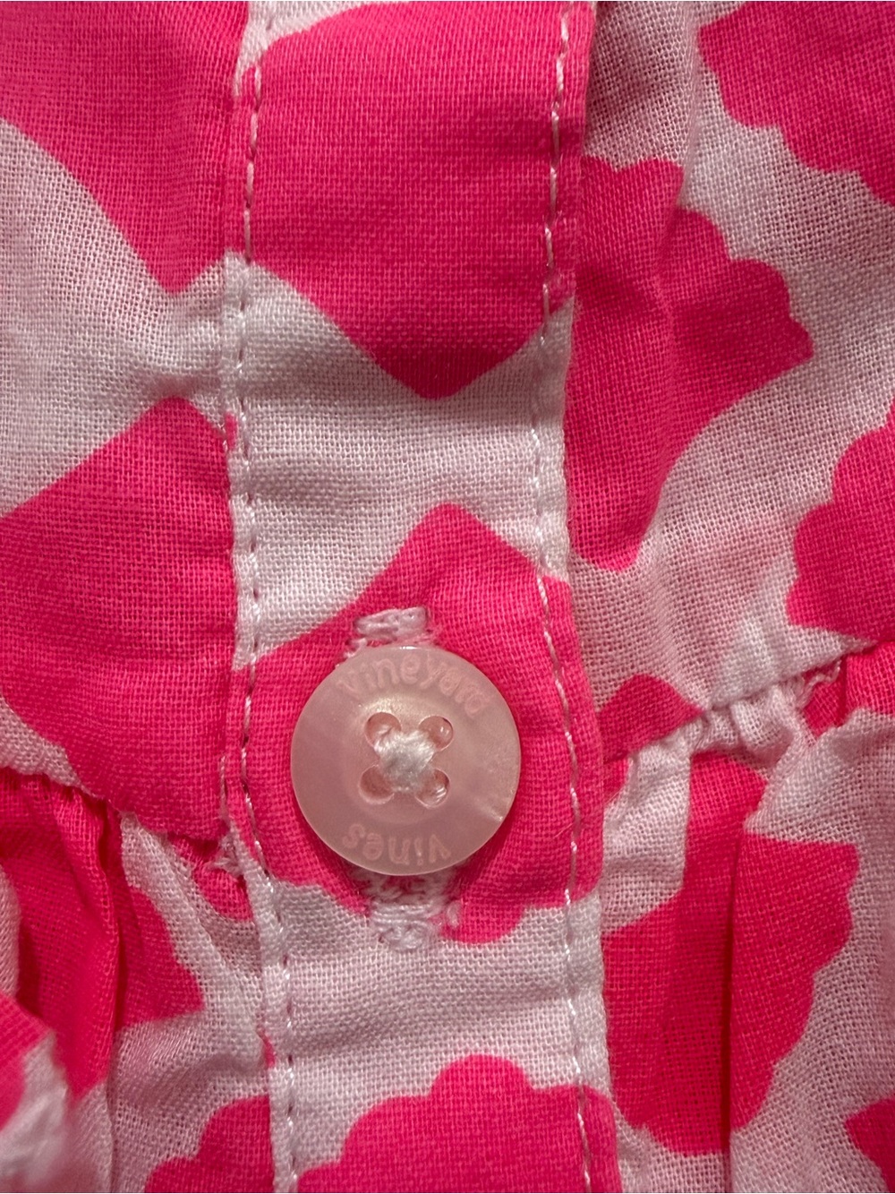 Vineyard Vines. Geo Ruffle Button Down Shirt. Block Shell Pattern. Medium. - Picture 6 of 10